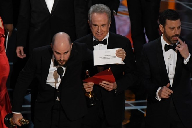 Oscar 2017 dính bê bối trao nhầm giải Phim hay nhất