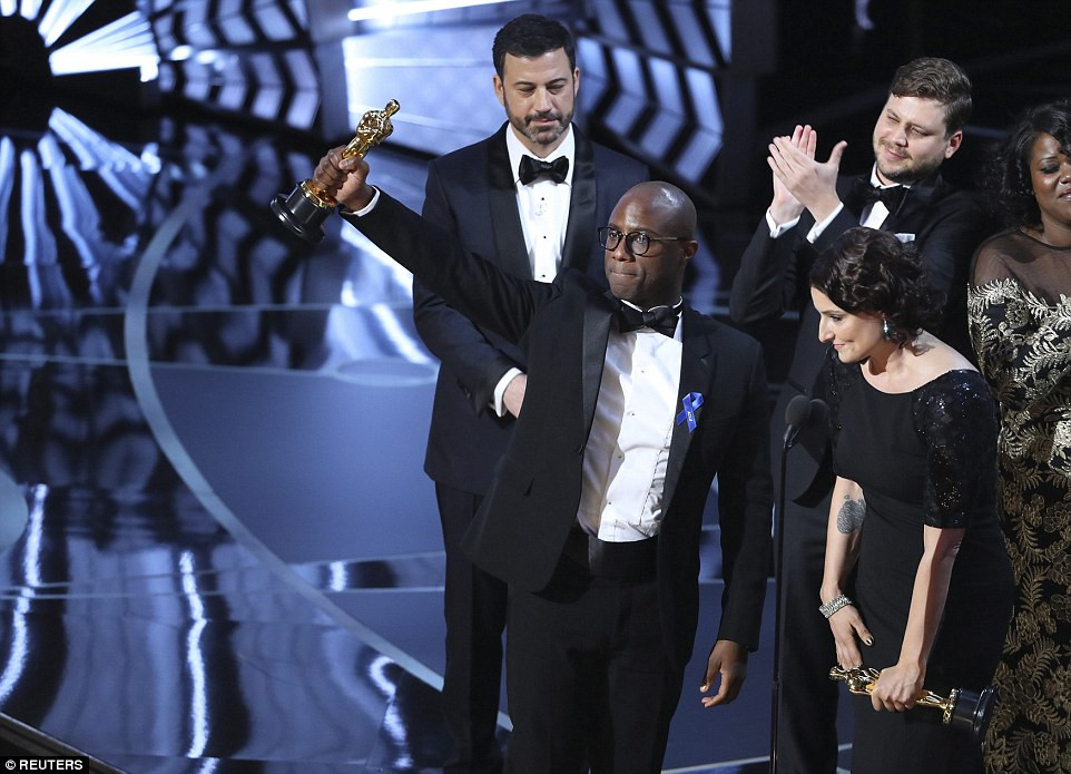 Oscar 2017 dính bê bối trao nhầm giải Phim hay nhất