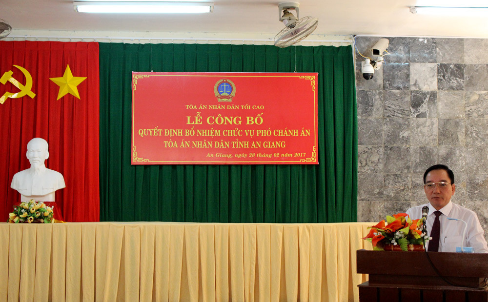 Công bố và trao Quyết định bổ nhiệm chức vụ Phó Chánh án TAND tỉnh An Giang