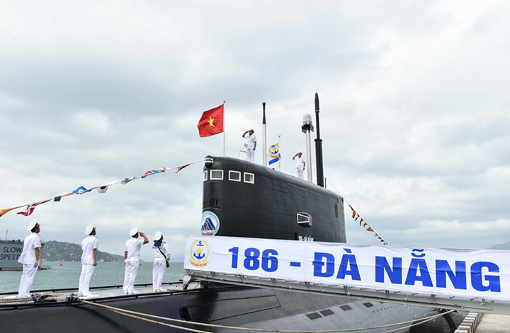 Thủ tướng Chính phủ dự lễ thượng cờ hai tàu ngầm 186 và 187