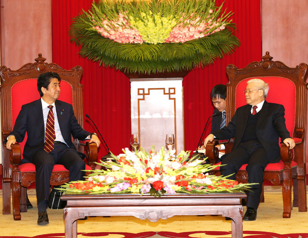 Nhà vua và Hoàng hậu Nhật Bản bắt đầu chuyến thăm Việt Nam