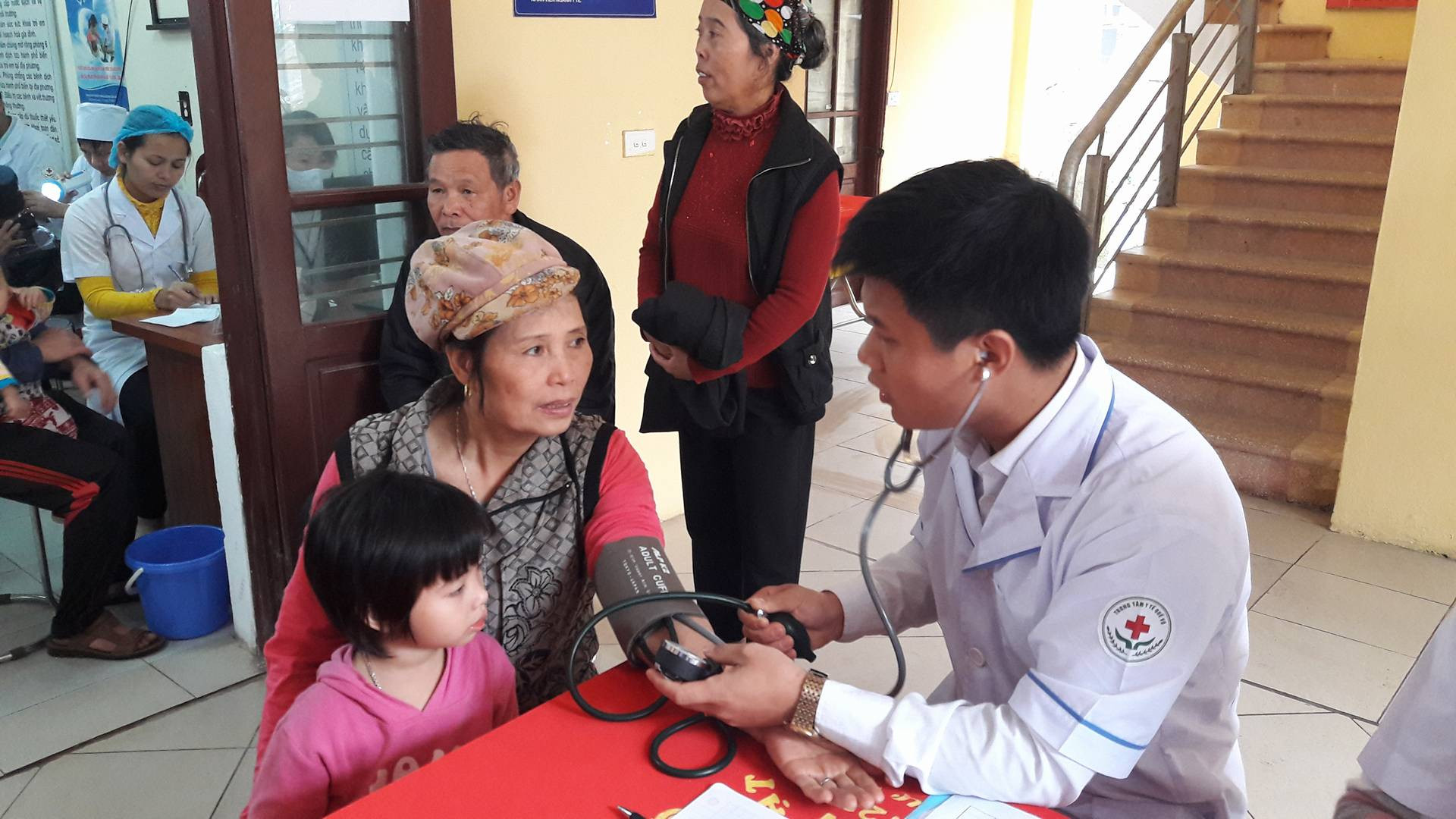 Hà Nội: Lần đầu tiên người dân đi khám bệnh không cần sổ