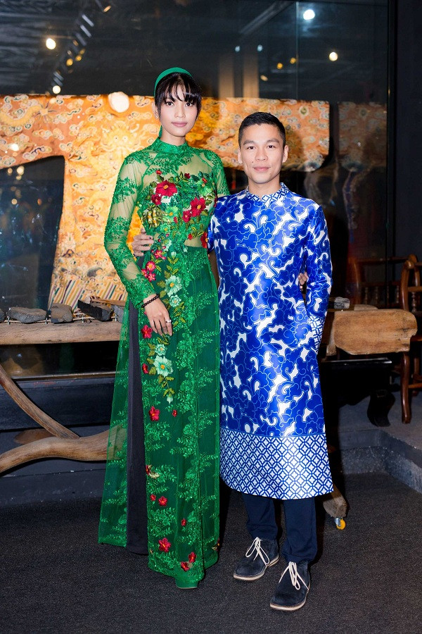 Trương Thị May lần đầu diện áo dài xuyên thấu đọ dáng bên dàn sao Việt