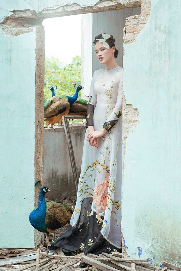 Tuyết Lan mang cả Châu Âu trong lần tái xuất làng thời trang Việt