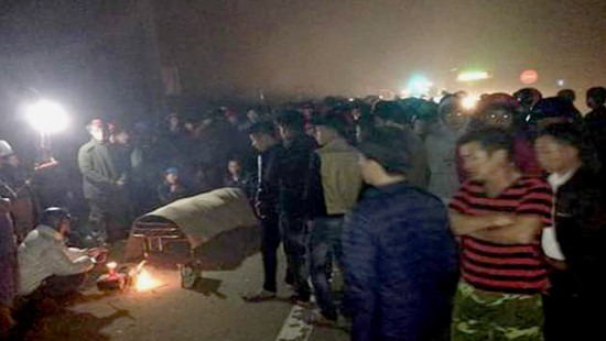 Hà Tĩnh: 3 nam sinh bị xe đầu kéo đâm tử vong trong đêm