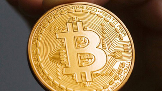 Lần đầu tiên giá tiền ảo Bitcoin cao hơn giá vàng