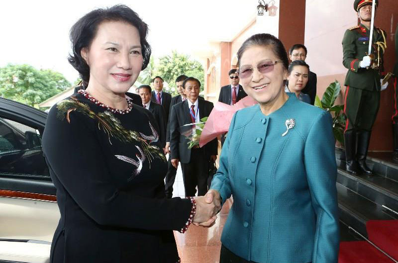 Chủ tịch Quốc hội Lào bắt đầu thăm hữu nghị chính thức Việt Nam