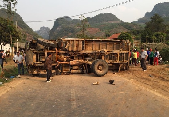 Tai nạn kinh hoàng ở Sơn La, 3 người tử vong