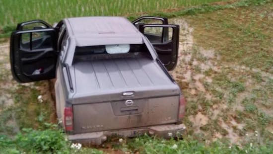 Nghệ An: Xe bán tải của ngân hàng va chạm với xe máy chở 3 nữ sinh