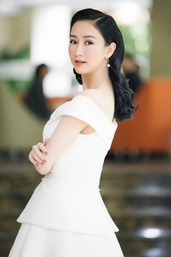 Hà Thu, Diệu Linh ngỡ ngàng trước tài năng của người đẹp Việt