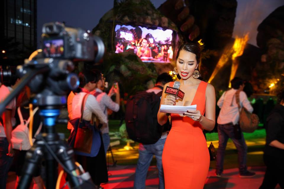 Siêu mẫu Hà Anh kể lại giây phút sân khấu ra mắt phim Kong bốc cháy