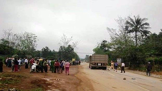 Xe biển số Lào gây tai nạn, thai phụ và con gái tử vong tại chỗ