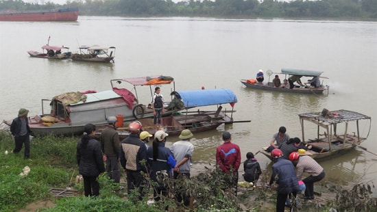 Tàu hàng đâm thuyền đánh cá trên sông, một người tử vong 