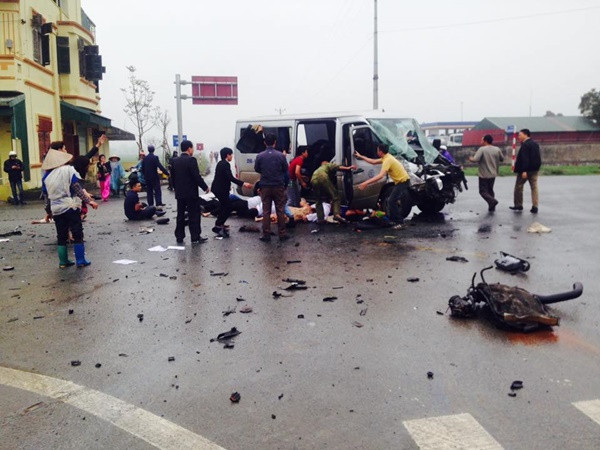 Hà Nam: Tai nạn giao thông kinh hoàng, 19 người thương vong