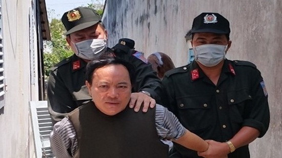 Khởi tố đối tượng đâm Trưởng phòng Tư pháp huyện Trà Ôn