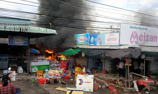 Hậu Giang: Cháy chợ xã Vị Thắng thiêu rụi 9 ki-ốt 