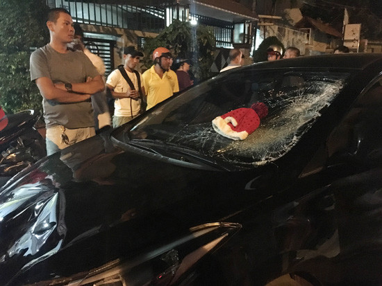 Đắk Lắk: Xe ô tô tông liên hoàn ba xe máy, người ngã la liệt trên đường