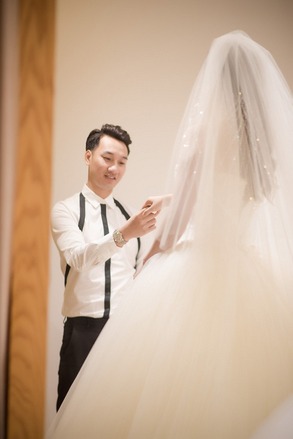 MC Thành Trung đưa vợ đi thử váy trước hôn lễ 