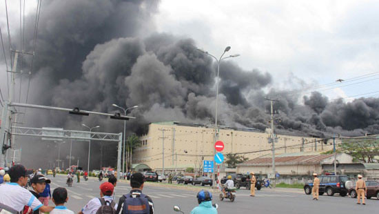 Cháy dữ dội tại Khu công nghiệp Trà Nóc
