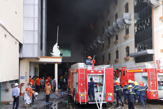 Cần Thơ: Đã khống chế được vụ cháy dữ dội tại Công ty Kwong Lung