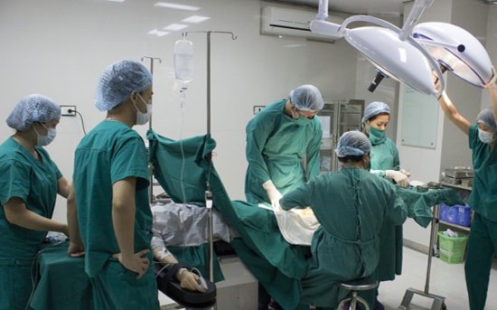 Cắt bỏ dạ dày và tái tạo thành công dạ dày mới cho một bệnh nhân ung thư