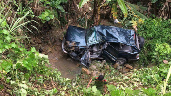 Quảng Nam: Ô tô rơi xuống vực sâu 30 mét, 5 người bị thương