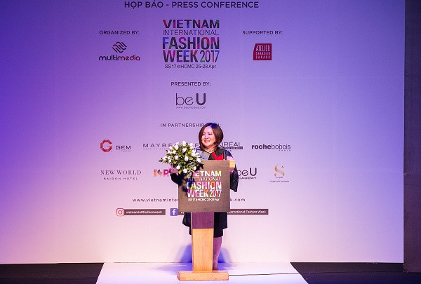 Màn chào sân ấn tượng của Tuần lễ thời trang quốc tế Việt Nam Xuân Hè 2017