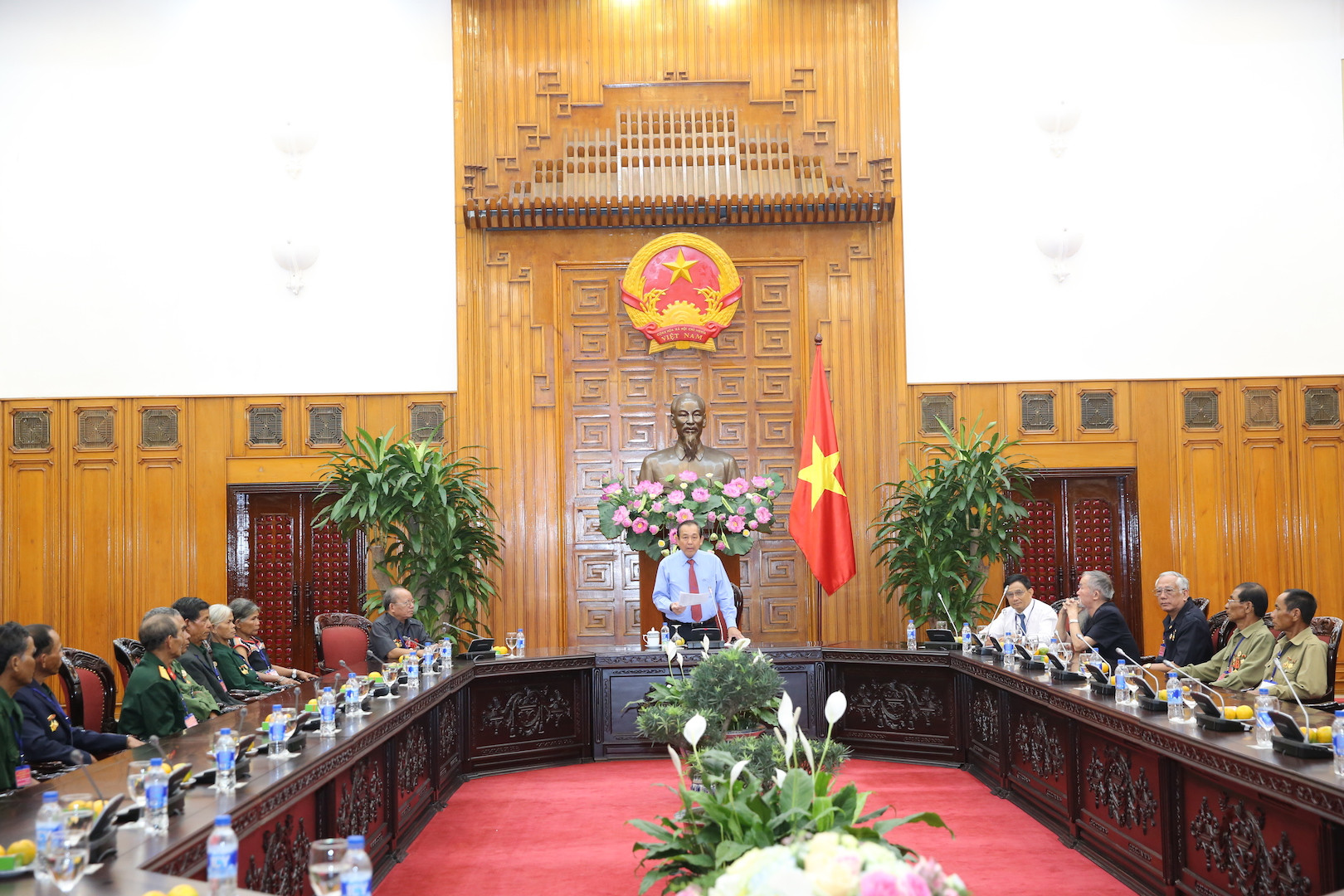 Phó Thủ tướng Trương Hòa Bình tiếp đoàn người có công tỉnh Kon Tum