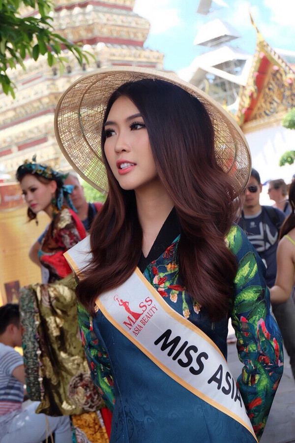 Người đẹp Việt diện áo dài, khoe dáng bên ngôi chùa cổ nhất Thái Lan