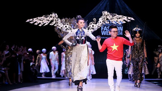 Nhà thiết kế Công Trí bất ngờ rút lui khỏi Vietnam International Fashion Week 2017