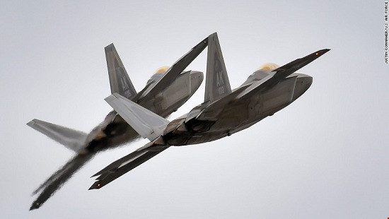 Mỹ điều F-22 chặn đứng 2 máy bay ném bom hạt nhân của Nga ở biên giới