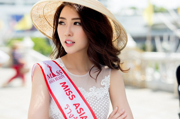 Hoa hậu Tường Linh được diễn viên Thái Lan mời tham quan địa điểm nổi tiếng