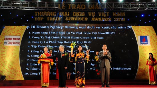 Saigon Co.op đón nhận giải thưởng “Doanh nghiệp Thương mại Dịch vụ xuất sắc 2016” của Bộ Công thương