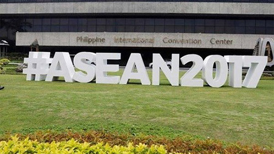 Thủ tướng lên đường tham dự Hội nghị Cấp cao ASEAN 30 tại Philippines