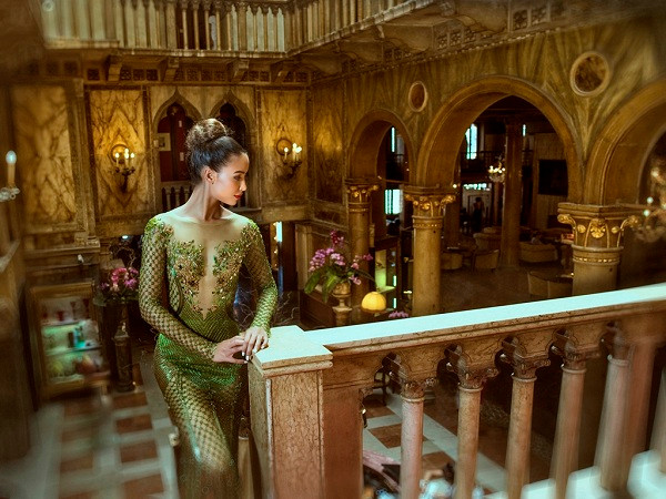 Nam vương Nguyễn Văn Sơn sánh vai bên Hoa hậu Pháp tại Hà Nội