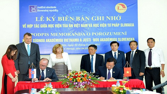 Tăng cường hợp tác giữa TANDTC Việt Nam với các cơ quan tư pháp của Slovakia