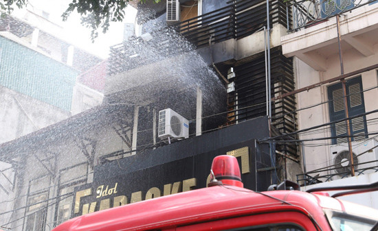 Hà Nội: Dập tắt vụ cháy quán karaoke trên phố Mai Hắc Đế