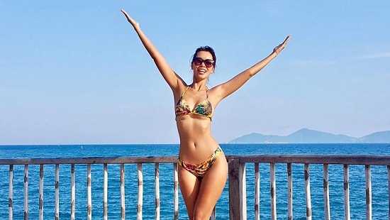 Diện bikini nóng bỏng trước biển, hàng loạt mỹ nhân Việt đốn tim fan 