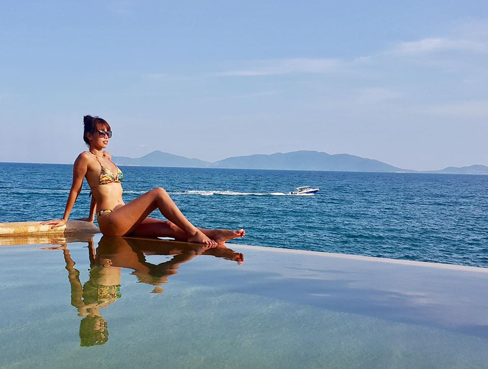 Diện bikini nóng bỏng trước biển, hàng loạt mỹ nhân Việt đốn tim fan 