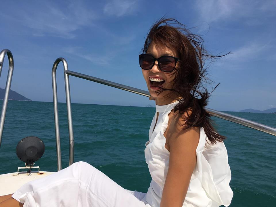 Diện bikini nóng bỏng trước biển, hàng loạt mỹ nhân Việt đốn tim fan 