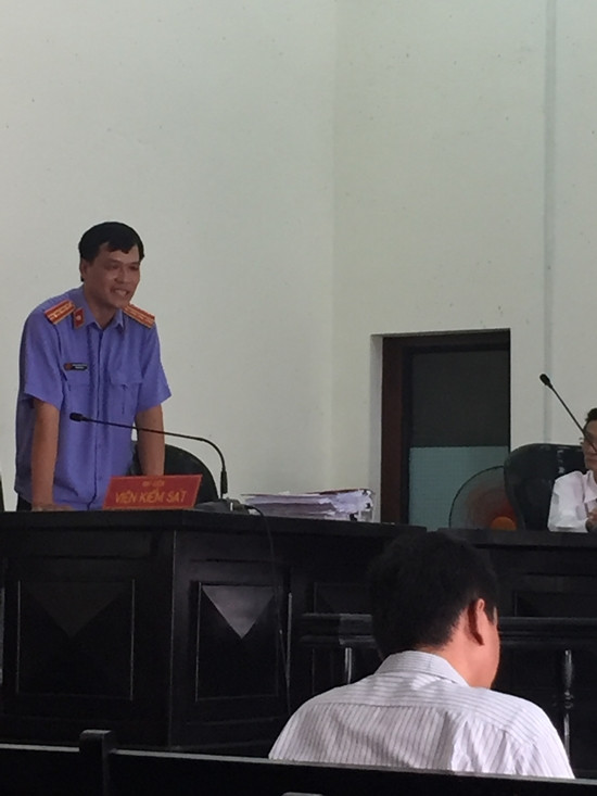 Xét xử nguyên điều tra viên chuyên án Năm Cam: Tranh luận về chỉ đạo của tướng Nguyễn Việt Thành
