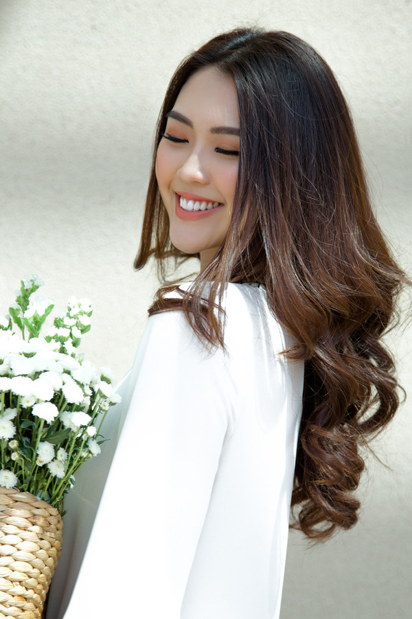 Hoa hậu Tường Linh đầy năng lượng trước khi vào “nhà chung” The Face