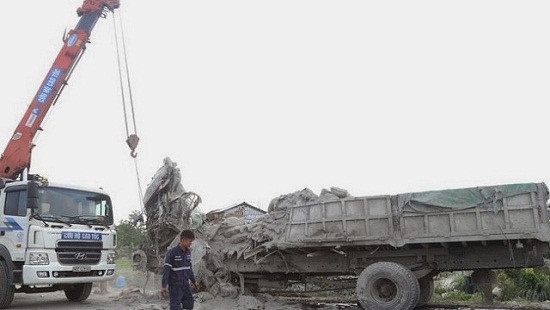 Hà Nam: Tai nạn kinh hoàng, hai tài xế tử vong tại chỗ