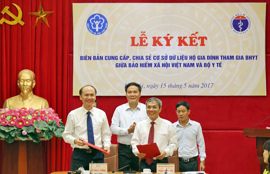 BHXH Việt Nam và Bộ Y tế bàn giao, chia sẻ dữ liệu Hộ gia đình tham gia BHYT