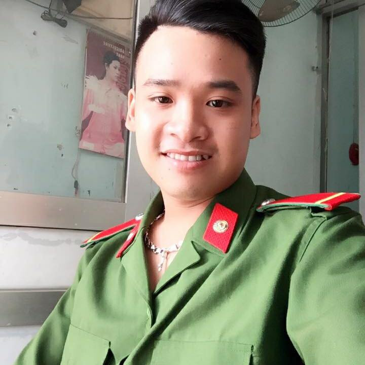 Hình ảnh người lính trẻ cứu sống cháu bé đuối nước Bùi đức Hai