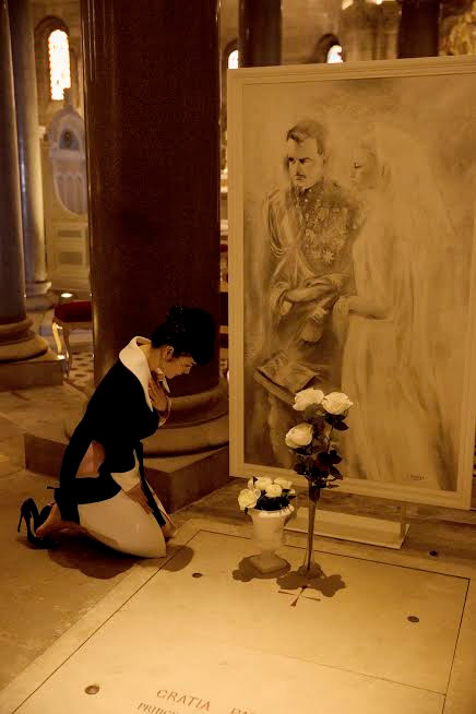 Lý Nhã Kỳ đẹp quý phái tới viếng mộ Công nương Grace Kelly