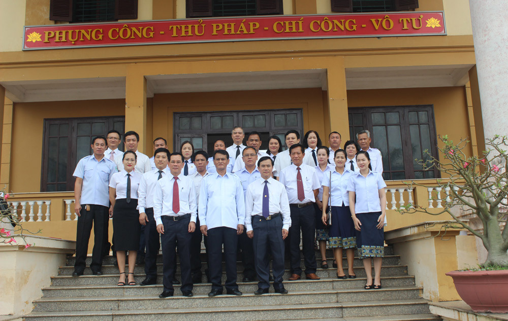 TAND tỉnh Khăm Muộn (CHDCND Lào) thăm và làm việc với TAND hai cấp tỉnh Quảng Bình