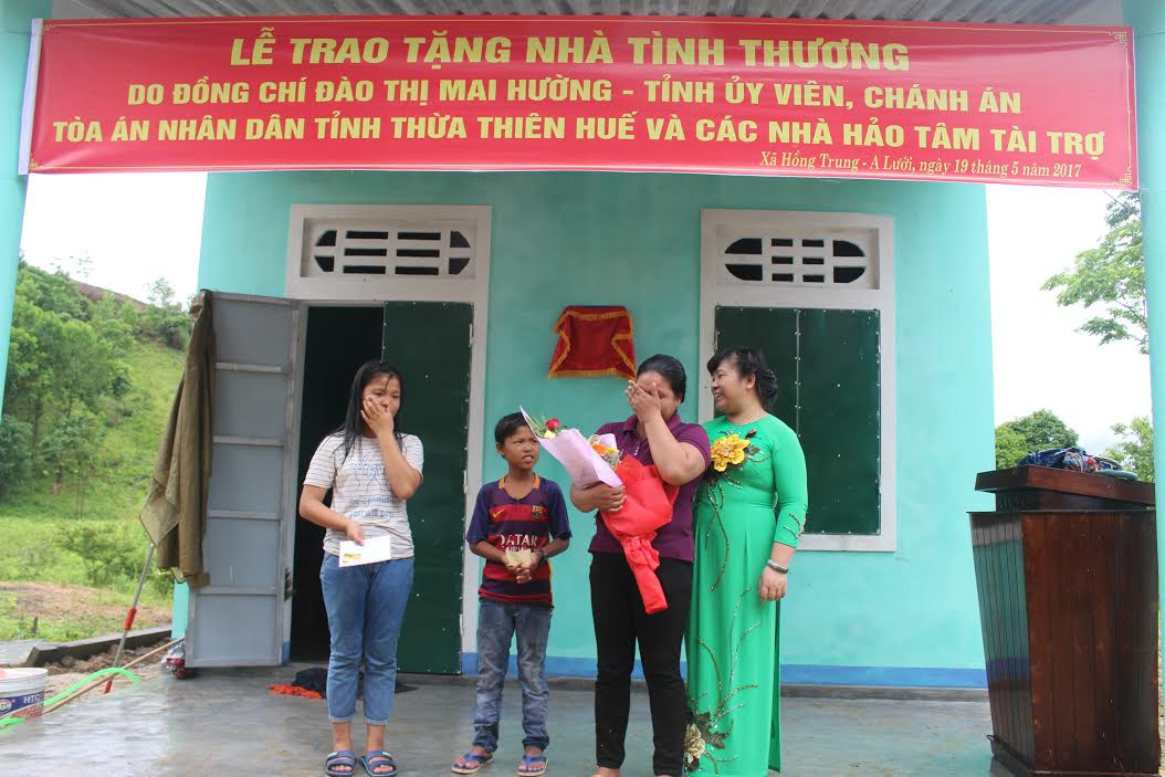 TAND tỉnh Thừa Thiên Huế trao tặng nhà tình thương cho hộ nghèo