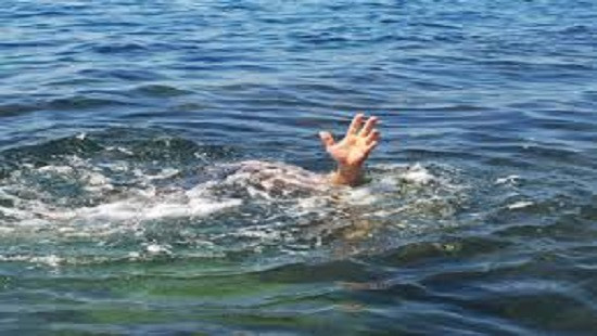 Quảng Ngãi: Đi tắm biển 4 học sinh bị nước cuốn trôi