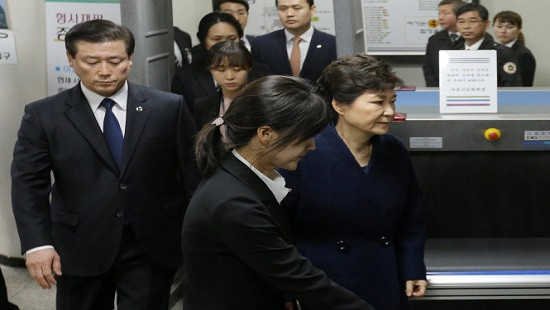 Cựu Tổng thống Park Geun-hye chính thức ra hầu tòa